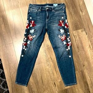 CeCe Jeans Size 31 / 12, embroidered floral detail